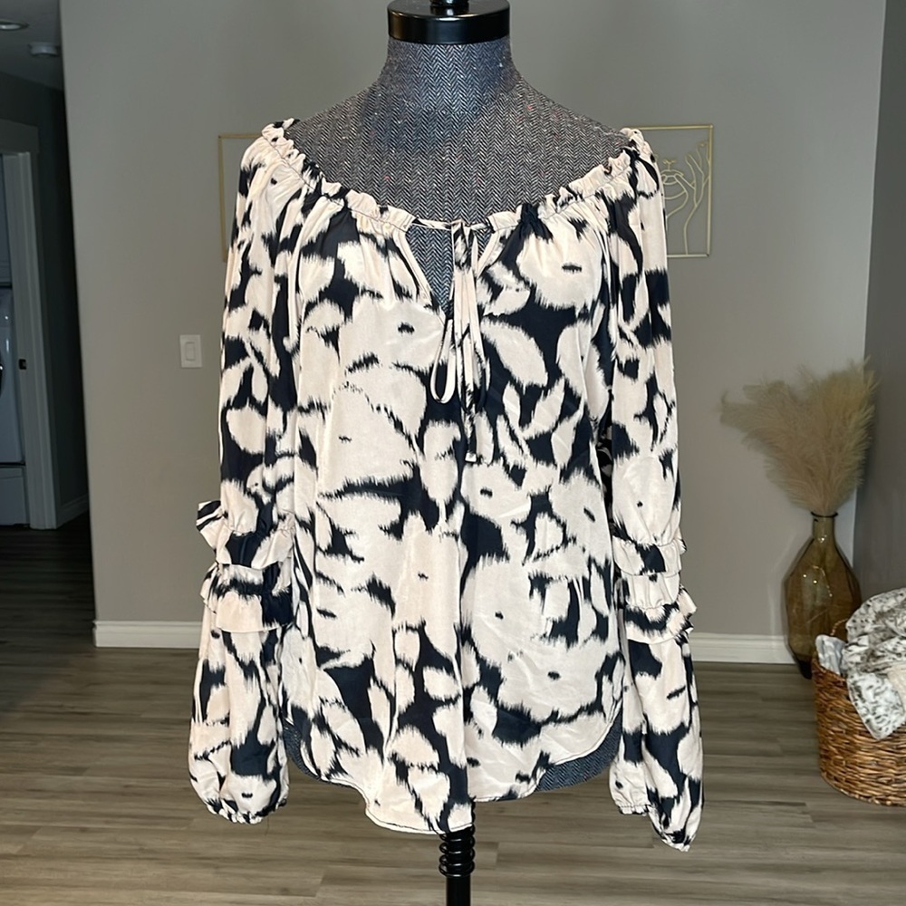 Bellatrix Black White Floral Keyhole Off The Shoulder Blouse Ruffle Sleeves Med